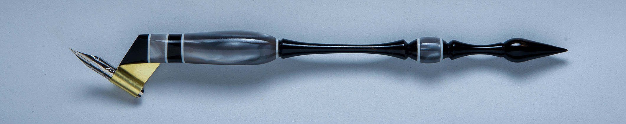 Oblique Pen Holder