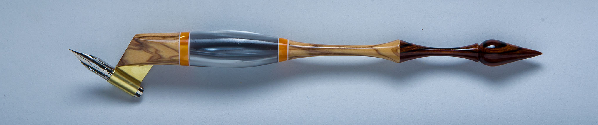Oblique Pen Holder