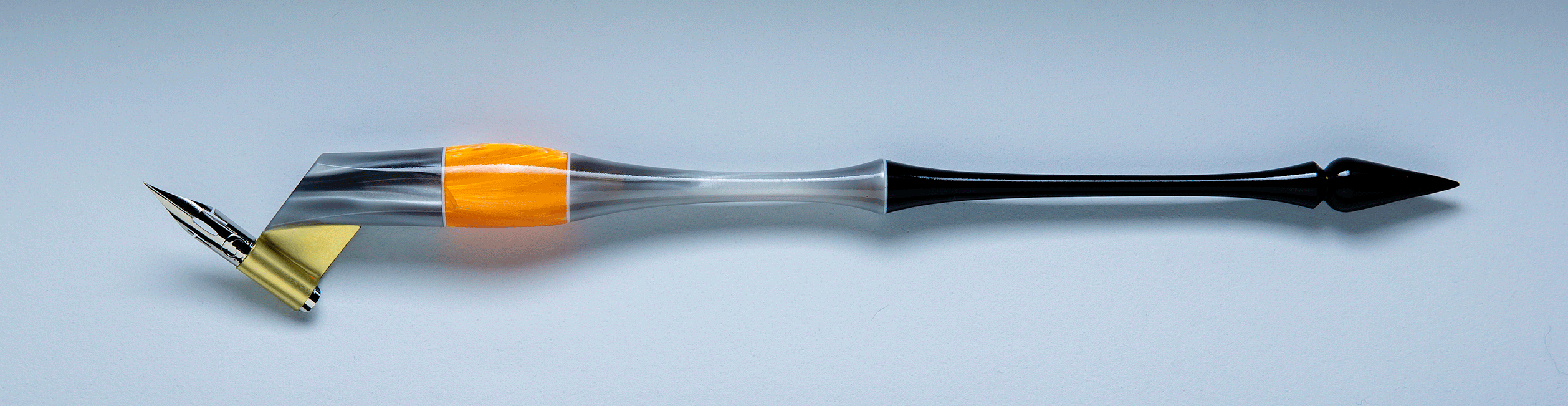 Oblique Pen Holder
